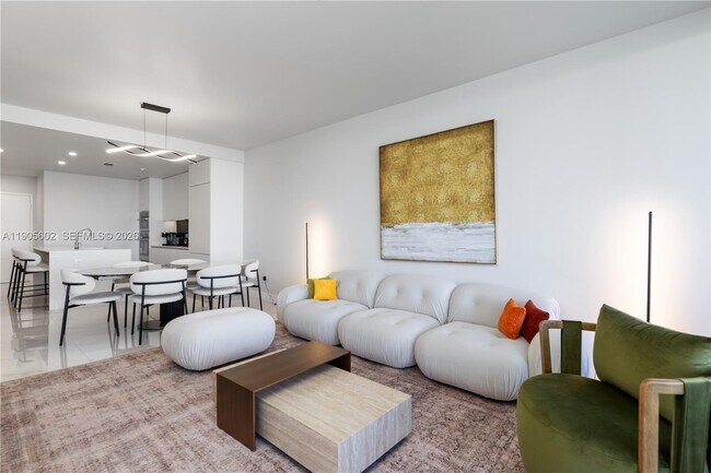 Building Photo - 700 NE 24th St