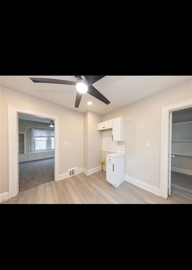 Building Photo - Charming 4-Bedroom Property in Prime Location