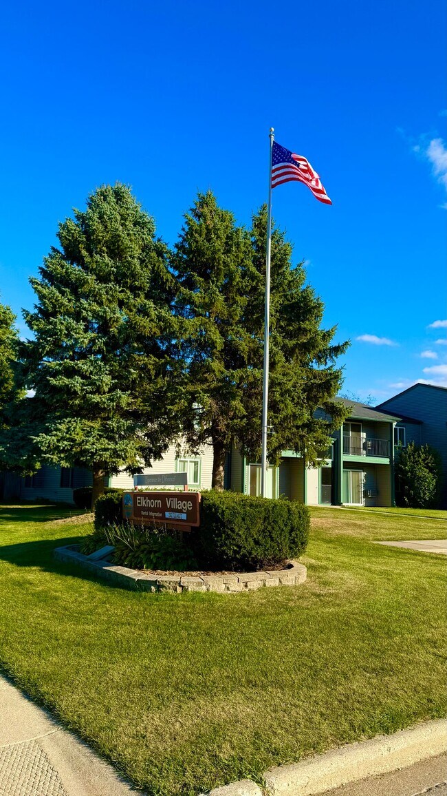 Building Photo - Upper 2 Bedroom - Elkhorn Village Apartments – Comfortable Living, Everyday Convenience