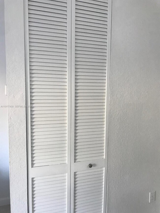 Building Photo - 3355 NE 13th Cir Dr