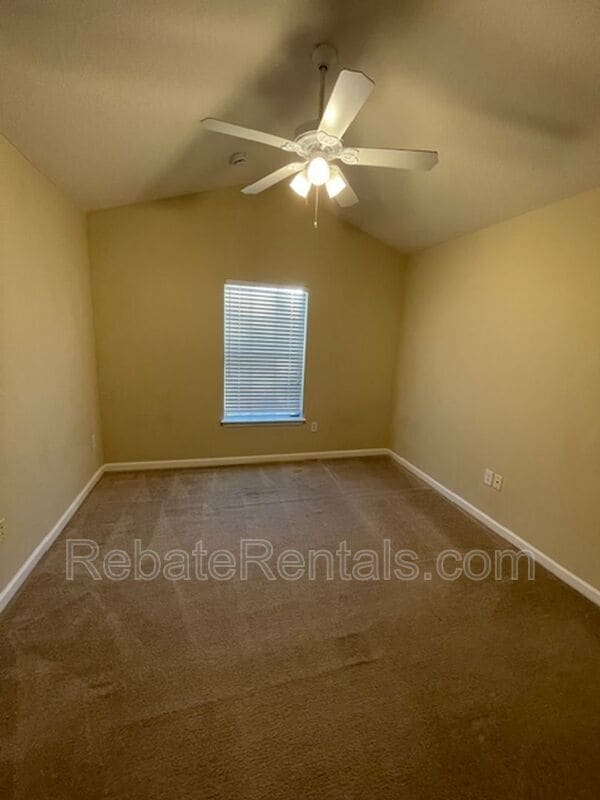 Building Photo - 4199 Highwood Dr