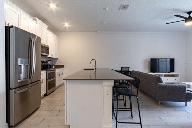 Building Photo - 2705 Scrapbook St