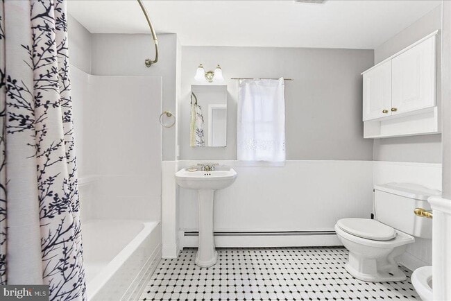 Building Photo - 240 W Miner St