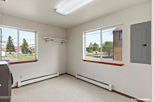 Building Photo - 437 E 14th Ave