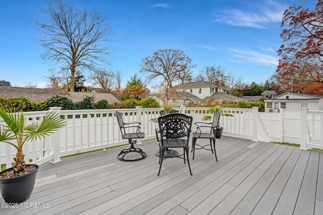 Building Photo - 909 Brookside Ave