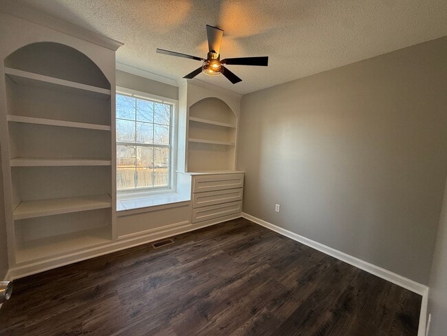 Building Photo - 4 Bedrooms, 3 Bathrooms with potential 5th Bedroom and Loft/Office in Euharlee! **MOVE-IN SPECIAL**