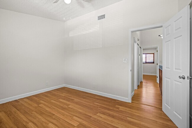 Building Photo - 2700 S Oakland Forest Dr