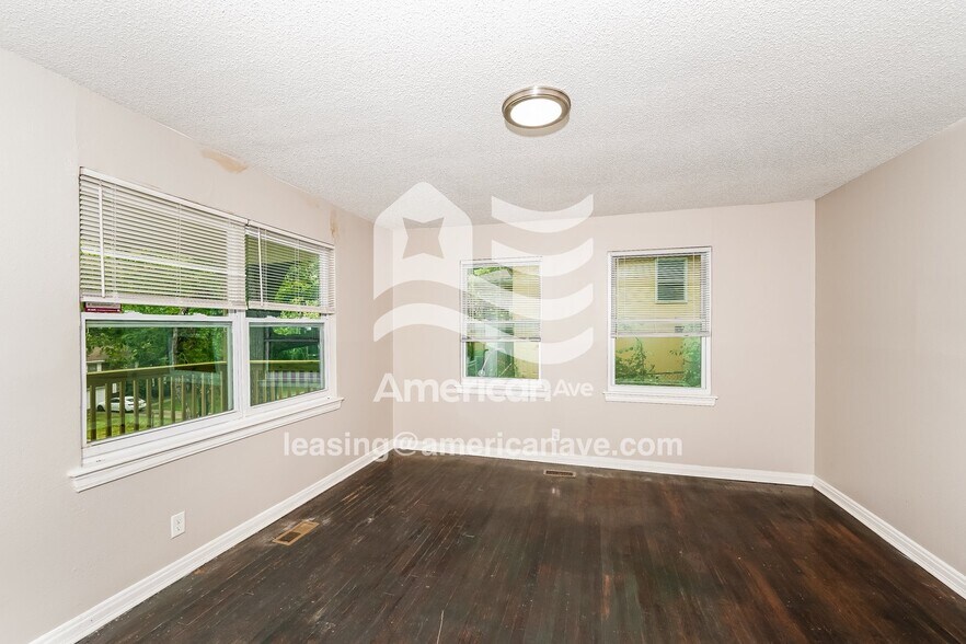 Building Photo - 820 Vanderbilt St