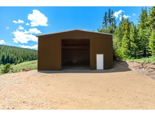 Building Photo - Beautiful Home on 10 Actre