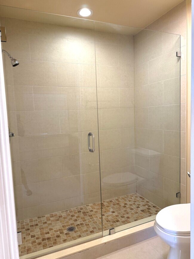 Building Photo - 18292 Clear Brook Cir