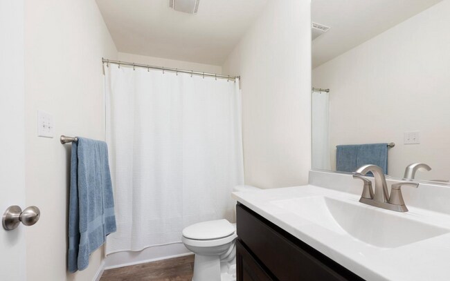 Building Photo - A Beautiful 3 Bedroom End Unit Townhouse