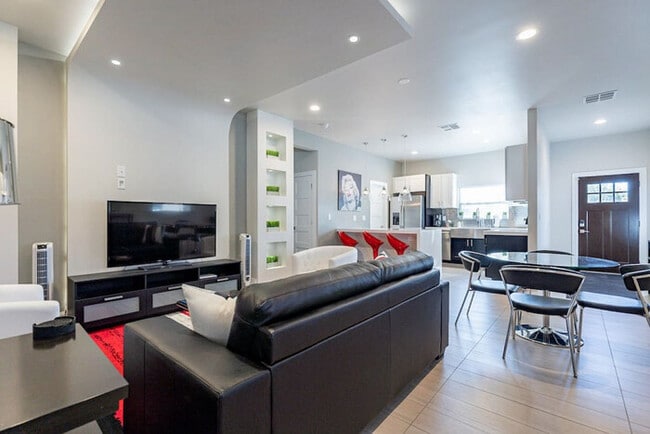 Building Photo - PHX Retreat  2 Bedroom 2 Bath Home in Hist...