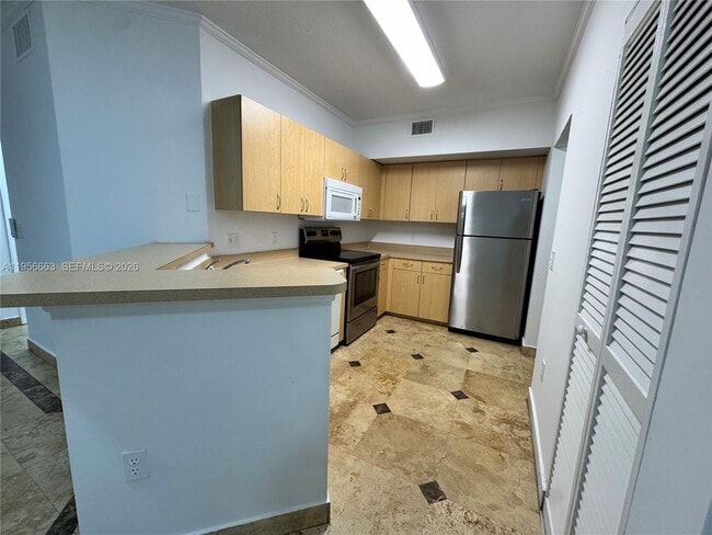 Building Photo - 2404 Belmont Ln