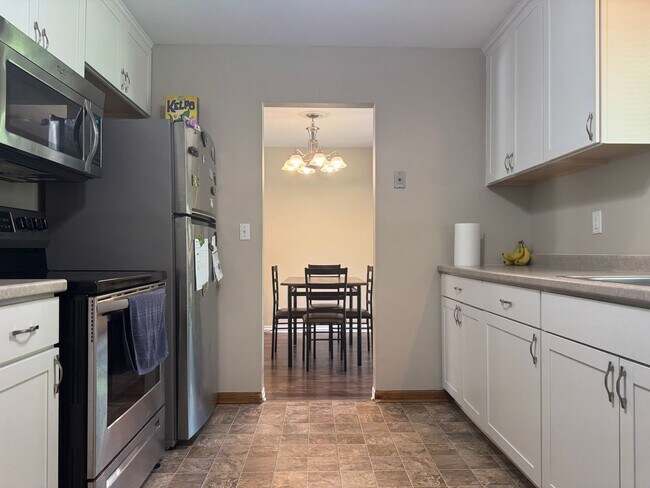 Building Photo - Raised Ranch Near Offutt AFB with Finished Basement & Oversized Garage