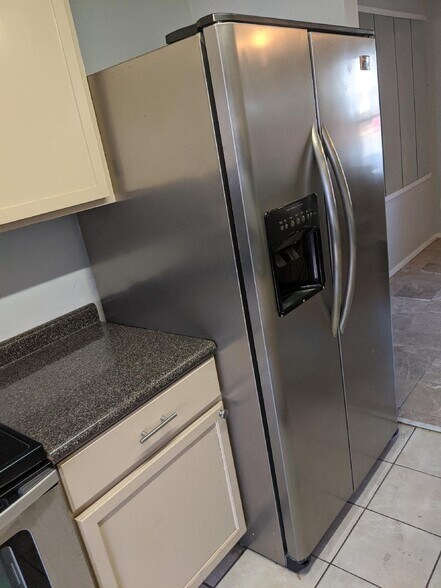 Building Photo - 8236 Knights Bridge Rd