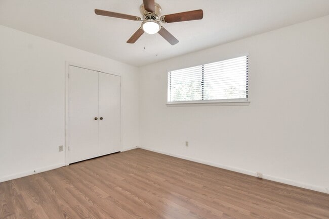 Building Photo - 4743 Sabrina Dr