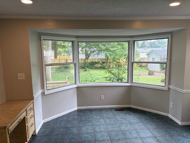 Building Photo - 2109 Villaret Dr SW