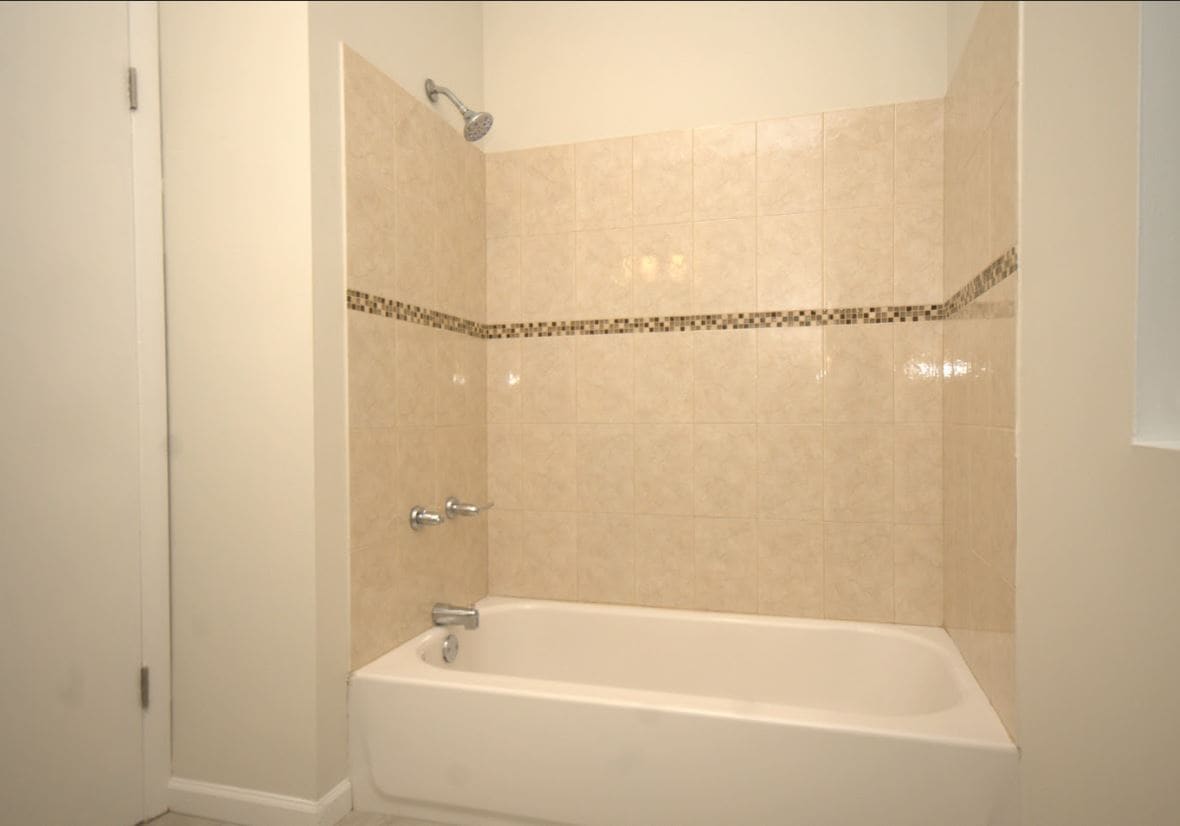 Building Photo - 1739 W Beach Ave