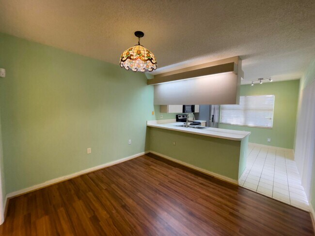 Building Photo - 27 Clinton Ct