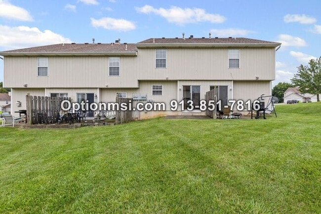 Building Photo - Beautifully updated