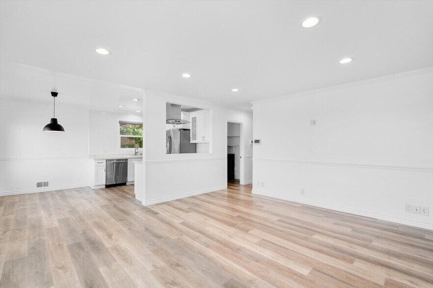 Building Photo - 3519 S Denison Ave