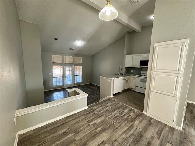 Building Photo - 9823 Summerwood Cir