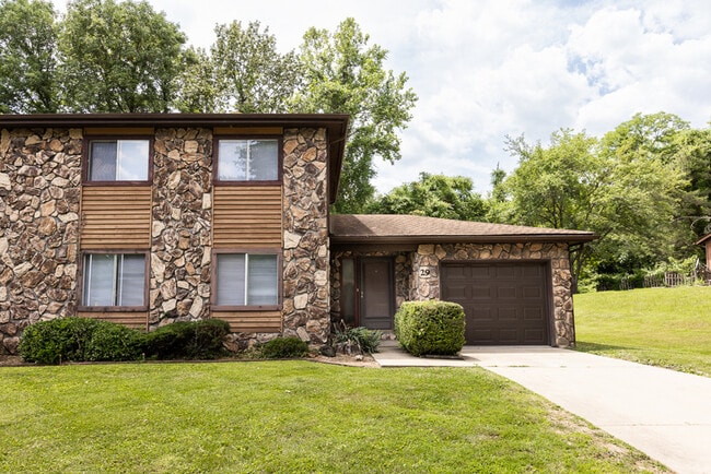 Primary Photo - 29 Innsbruck Ln