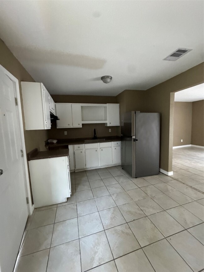 Building Photo - 2125 Kingsdale Dr