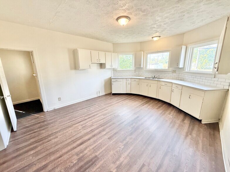 Building Photo - 1507 Garfield Ave SW