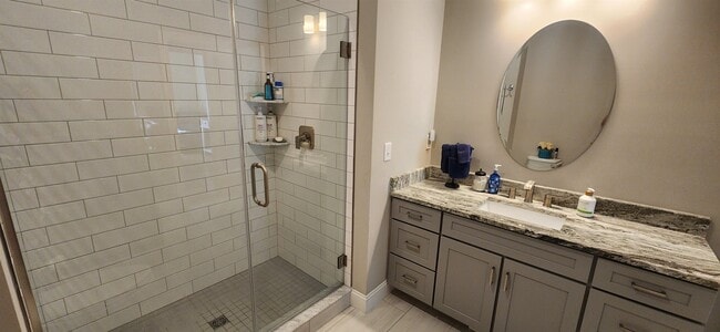 Building Photo - 25 Angel Pt Cir