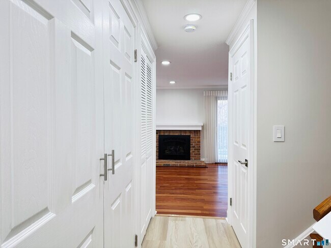 Building Photo - 2 Highland Square