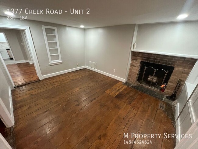 Building Photo - Cozy Two Bedroom Apartment Available near ...