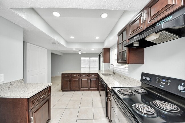Building Photo - 16618 Lonesome Quail Dr