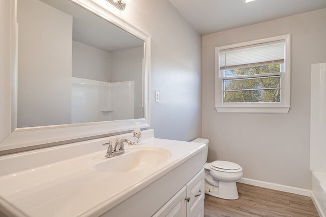 Building Photo - 106 Bluewater Dr