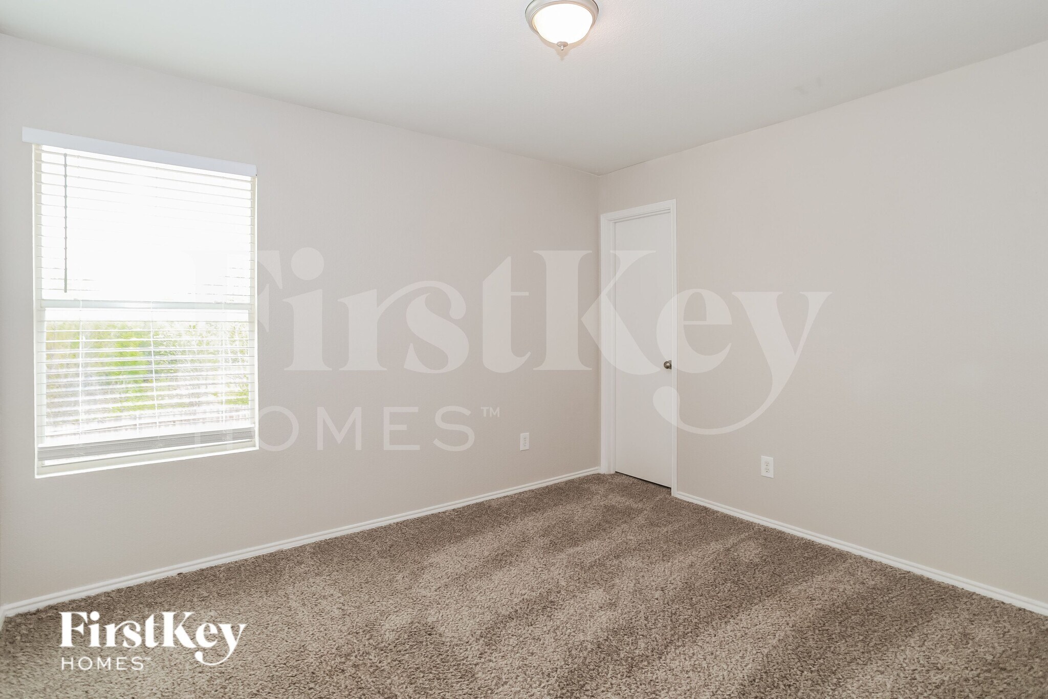 Building Photo - 4545 Waterford Dr