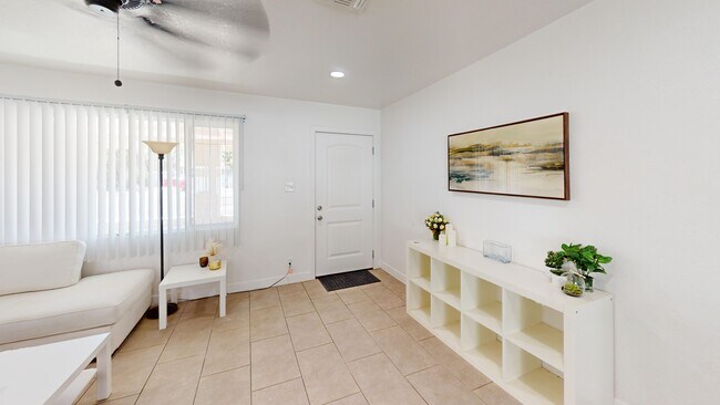 Building Photo - 1408 E Orange St.