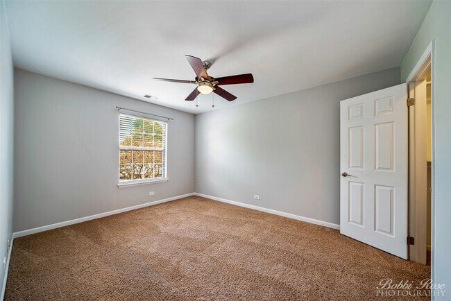 Building Photo - 115 Sussex Cir