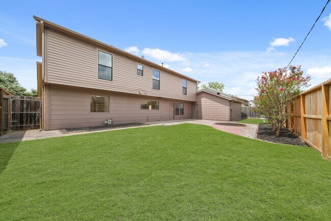 Building Photo - 3010 Manila Ln