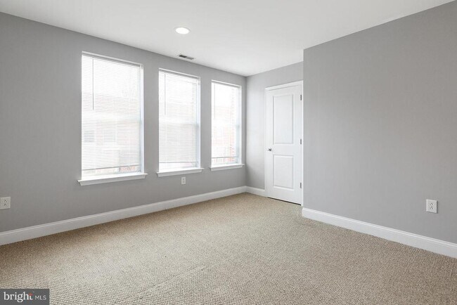 Building Photo - 1940 N Gratz St