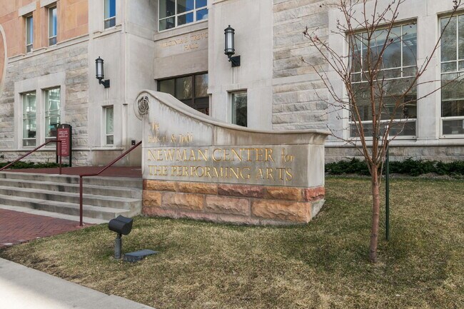 Building Photo - Great Property in the DU area!