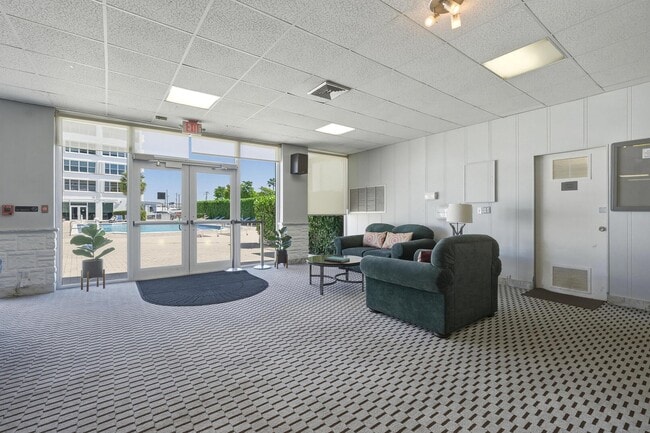 Building Photo - 2100 Sans Souci Blvd