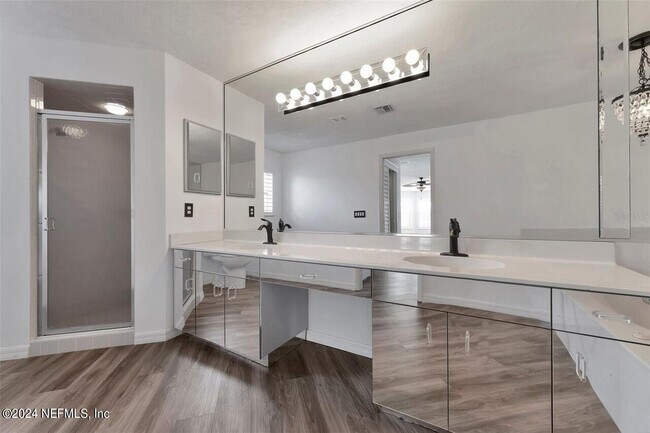 Building Photo - 405 Waterside Ln