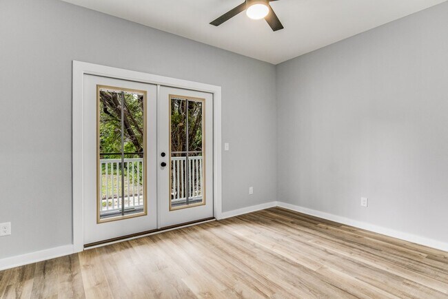 Building Photo - 312 E Blount St