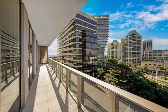 Building Photo - 2655 S Bayshore Dr