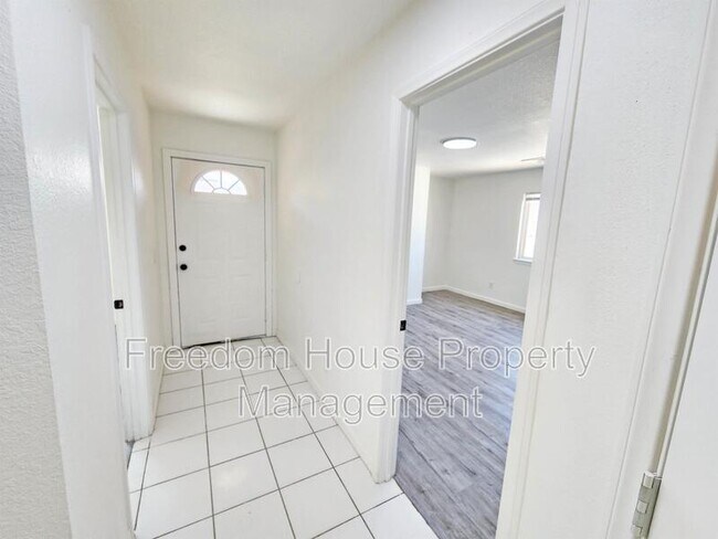 Building Photo - 1821 Pershing Ave