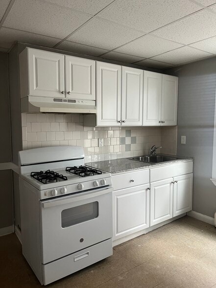 Building Photo - 10 Wakefield Ave