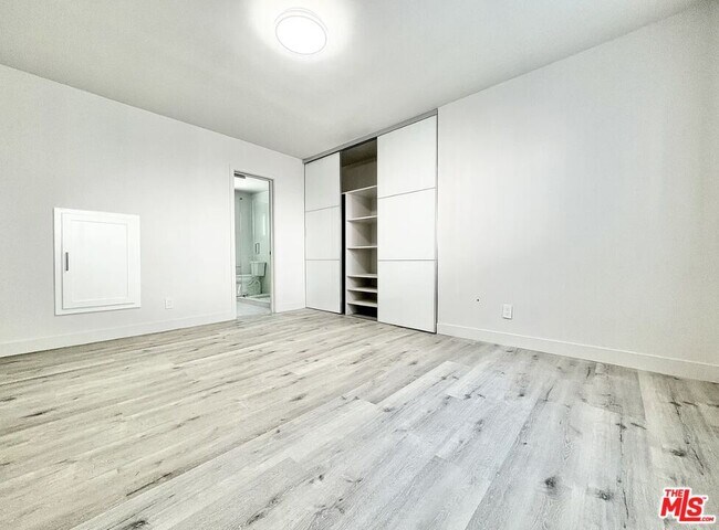 Building Photo - 1118 S Holt Ave