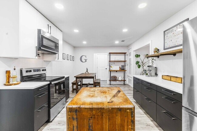 Building Photo - Timeless Charm Meets Modern Comfort in Brookview