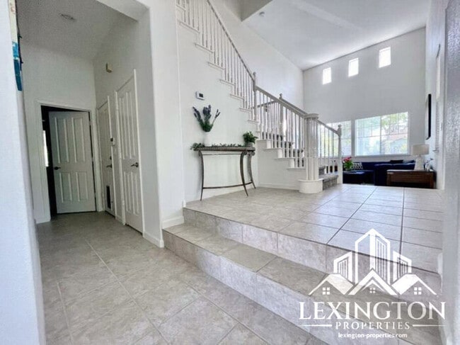 Building Photo - Stunning, 5BD/3BA Home, in West Sacramento with a Pool and BBQ!