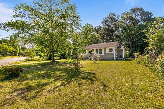 Building Photo - Charming 2-Bedroom Home with Modern Updates!
